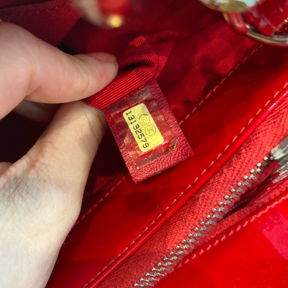 Beautiful Chanel red patent leather tote - Picture 7 of 7